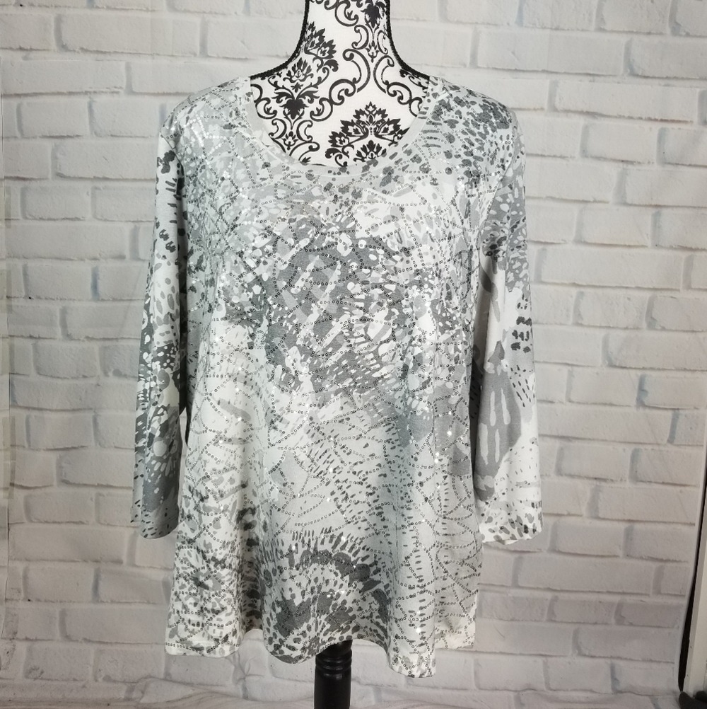 Chico's size 3 long sleeve geo print stretch top